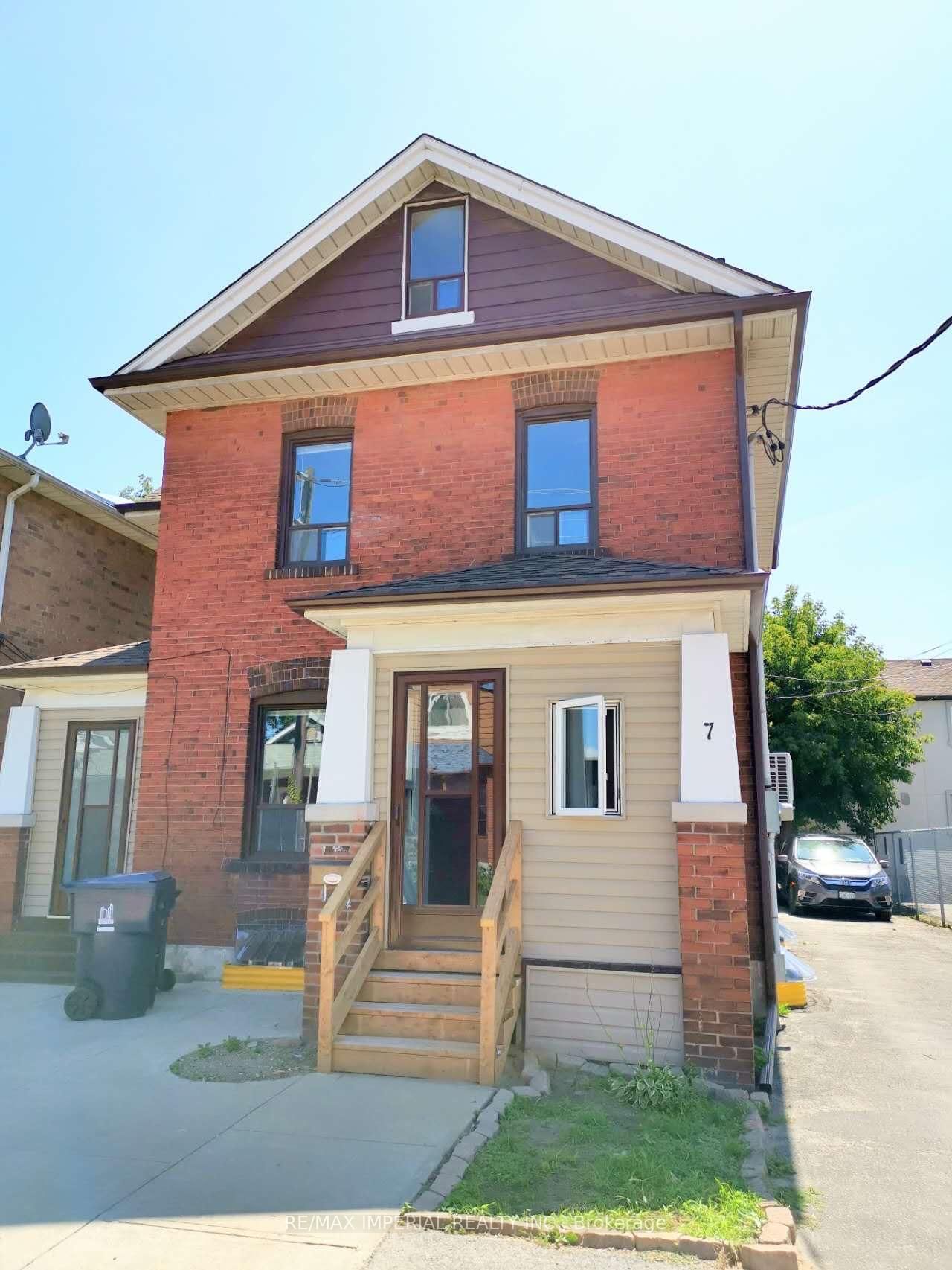 Detached House leased at 7 Nickle Street, Toronto, Mount Dennis, M6M 2H7 - MLS: W12045116
