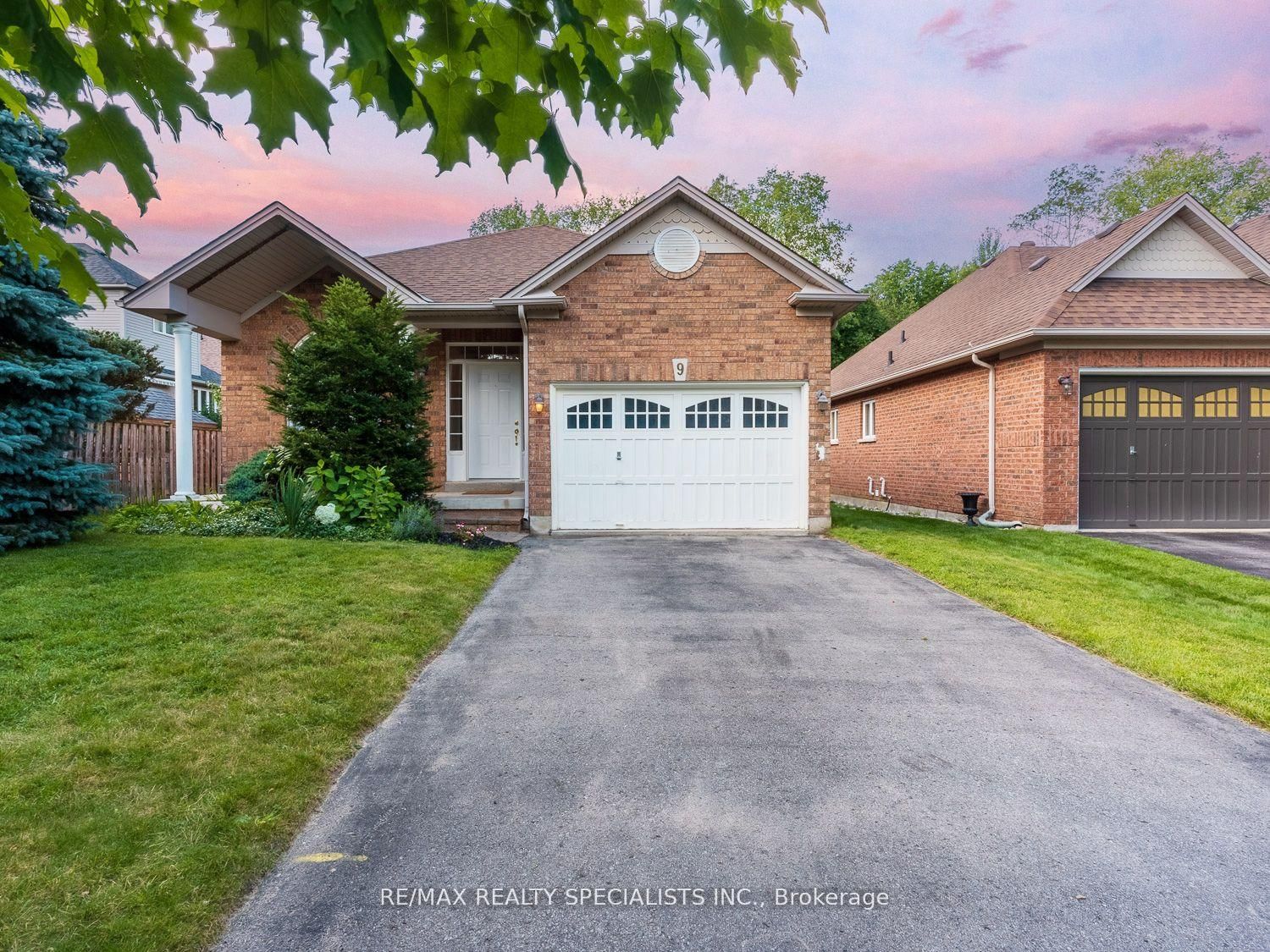 Detached House sold at 9 Putney Road, Caledon, Caledon East, L7C 1R4 - MLS: W12045612