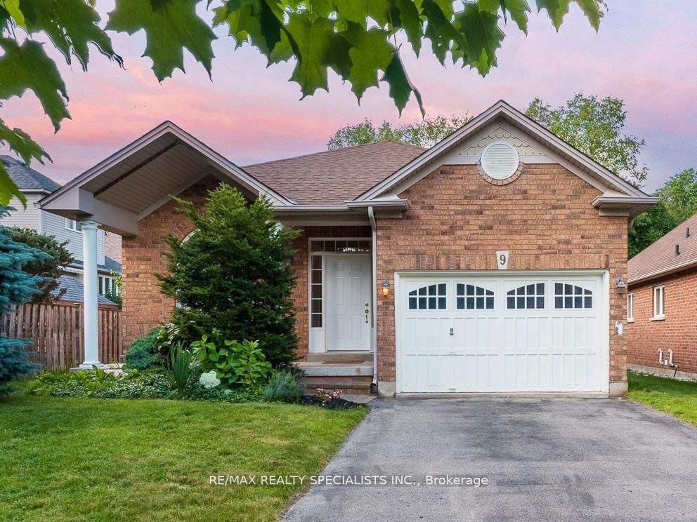 Detached House sold at 9 Putney Road, Caledon, Caledon East, L7C 1R4 - MLS: W12045612