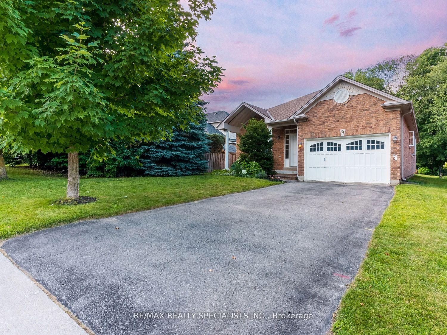Detached House sold at 9 Putney Road, Caledon, Caledon East, L7C 1R4 - MLS: W12045612