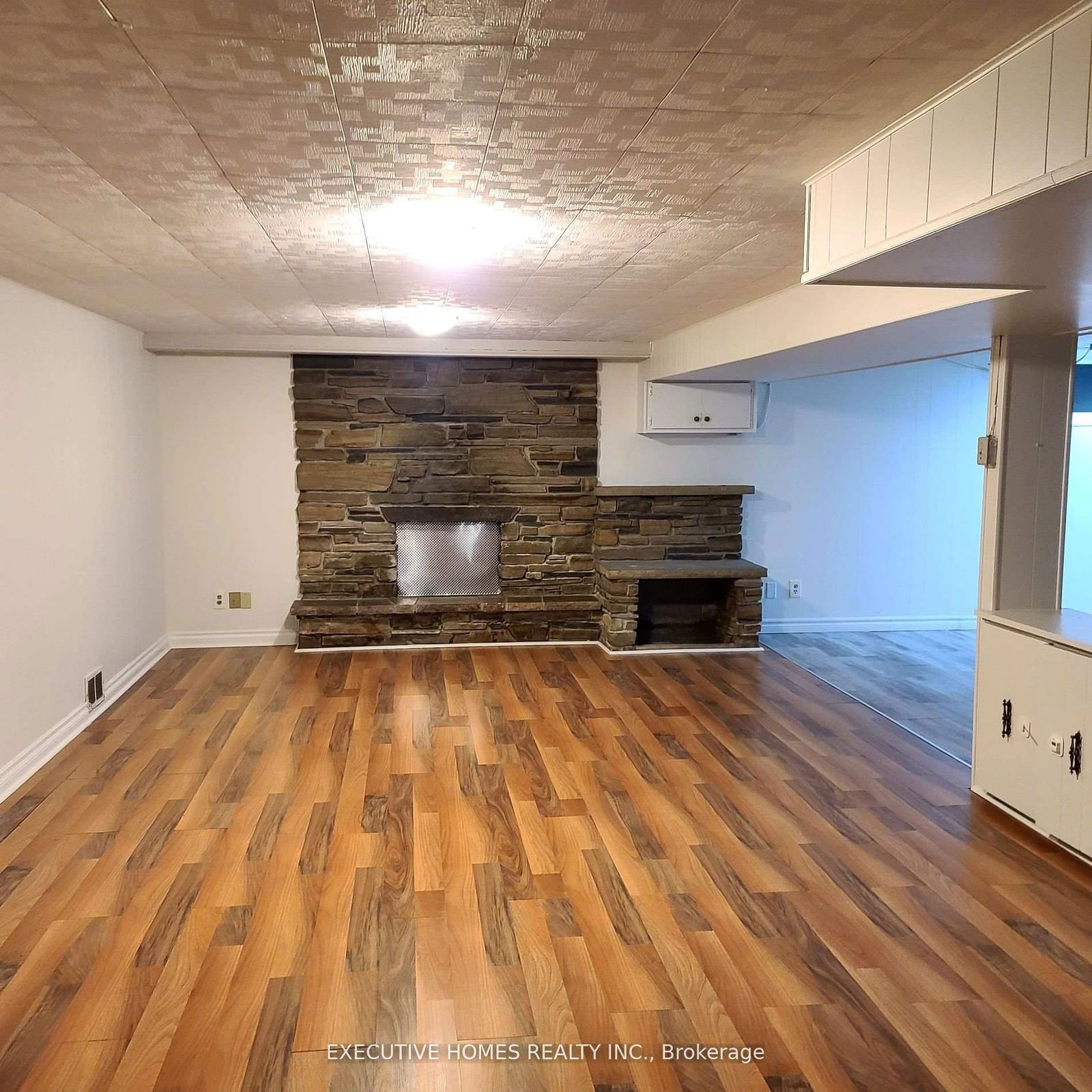 Detached House for lease at BASEMENT-2221 Ghent Avenue, Burlington, Brant, L7R 1Y6 - MLS: W12045747
