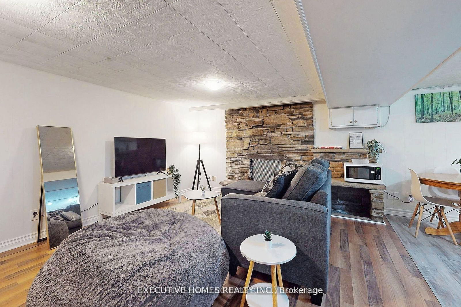 Detached House for lease at BASEMENT-2221 Ghent Avenue, Burlington, Brant, L7R 1Y6 - MLS: W12045747