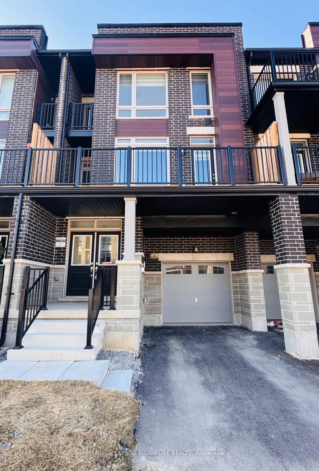 Townhouse leased at 4 Arrowview Drive, Brampton, Northwest Brampton, L7A 5H8 - MLS: W12047767