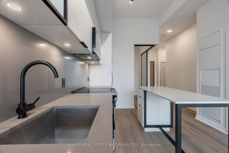 home for lease on 216-740 Dupont Street