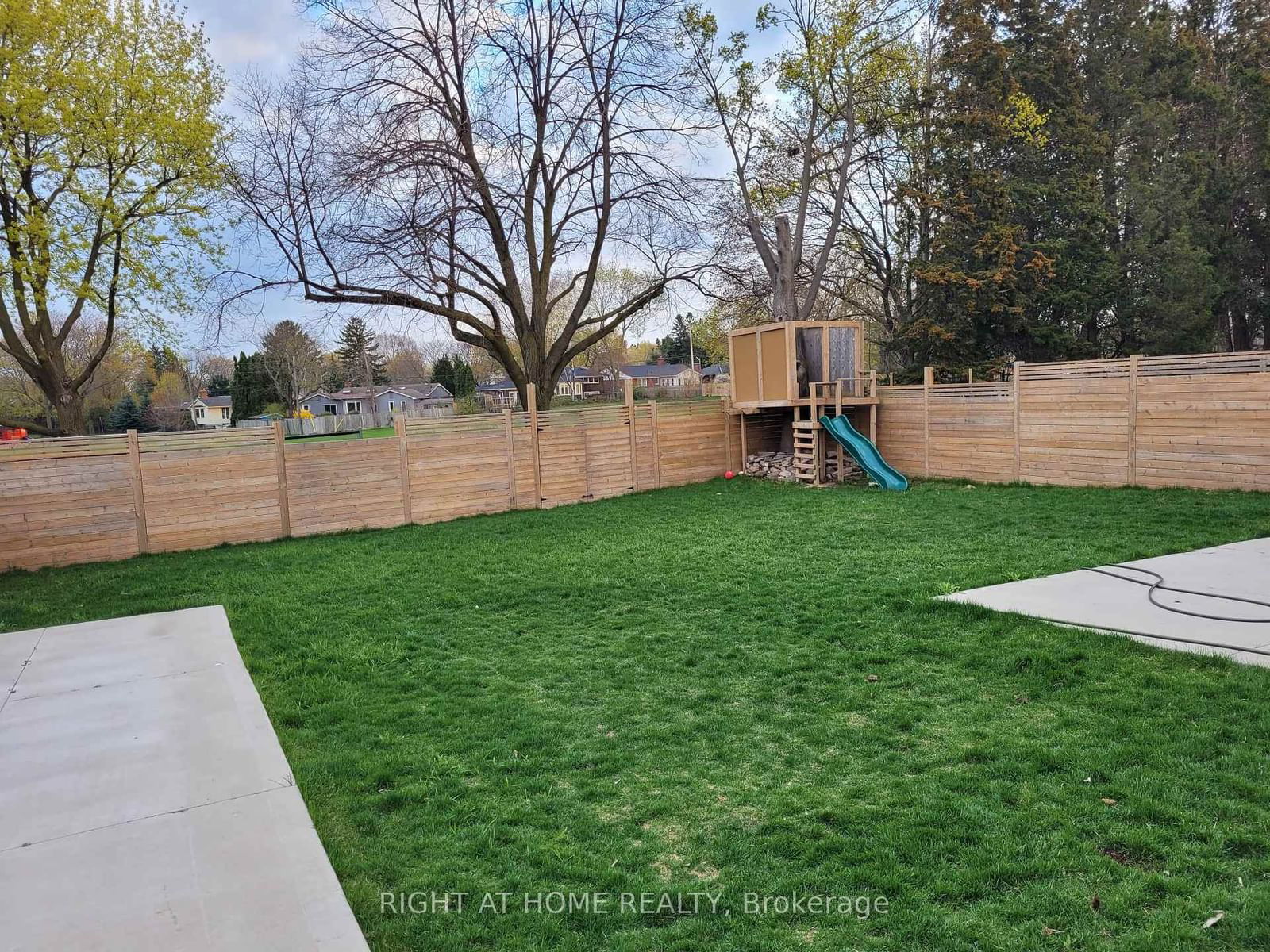 Detached House for lease at 4118 New Street, Burlington, Shoreacres, L7L 1S9 - MLS: W12049115