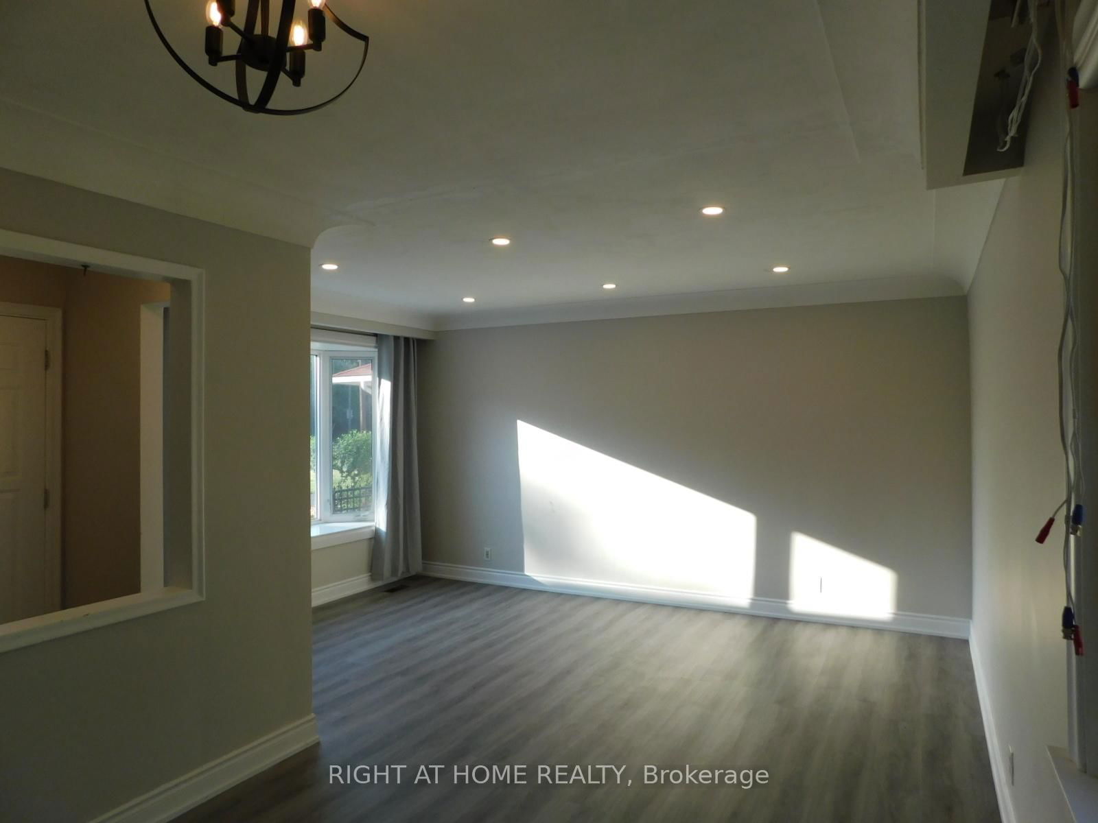 Detached House for lease at 4118 New Street, Burlington, Shoreacres, L7L 1S9 - MLS: W12049115