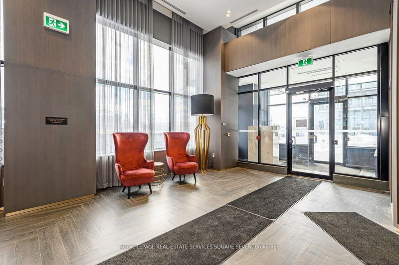 820 - 395 Dundas St W, Oakville, L6M 4M2 | Image 2