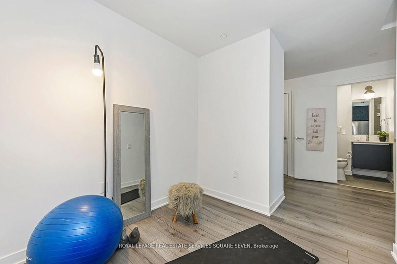 820 - 395 Dundas St W, Oakville, L6M 4M2 | Image 3