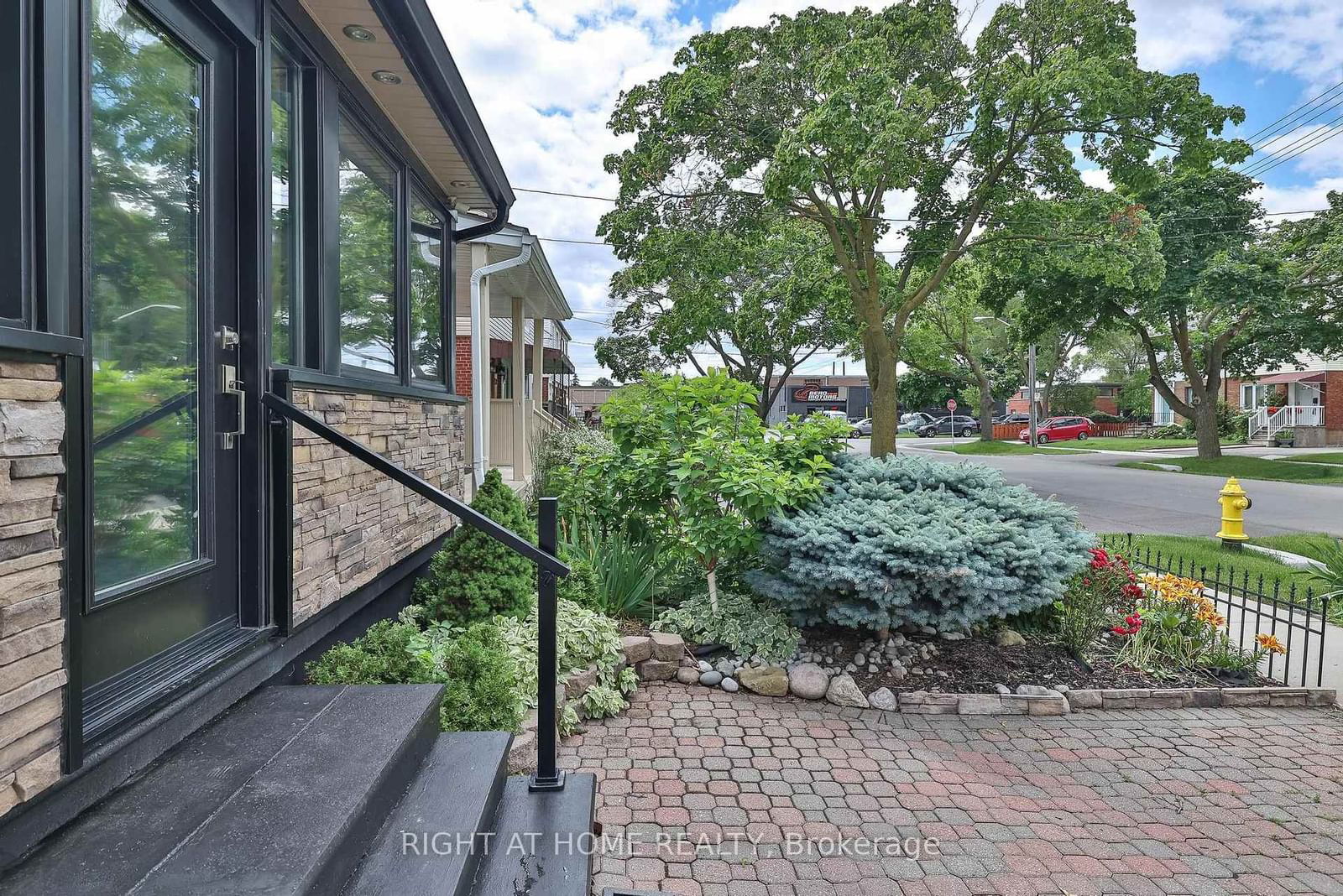 Semi-Detached House leased at 35 Dayton Avenue, Toronto, Stonegate-Queensway, M8Z 3L8 - MLS: W12049887