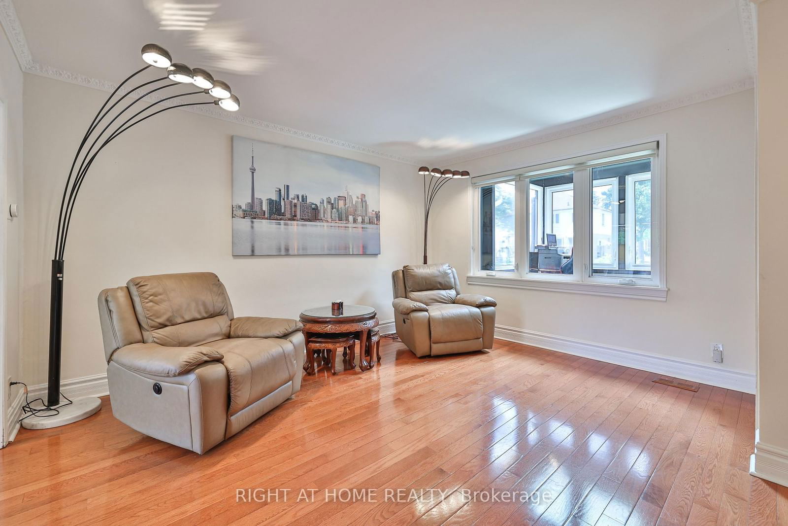 Semi-Detached House leased at 35 Dayton Avenue, Toronto, Stonegate-Queensway, M8Z 3L8 - MLS: W12049887