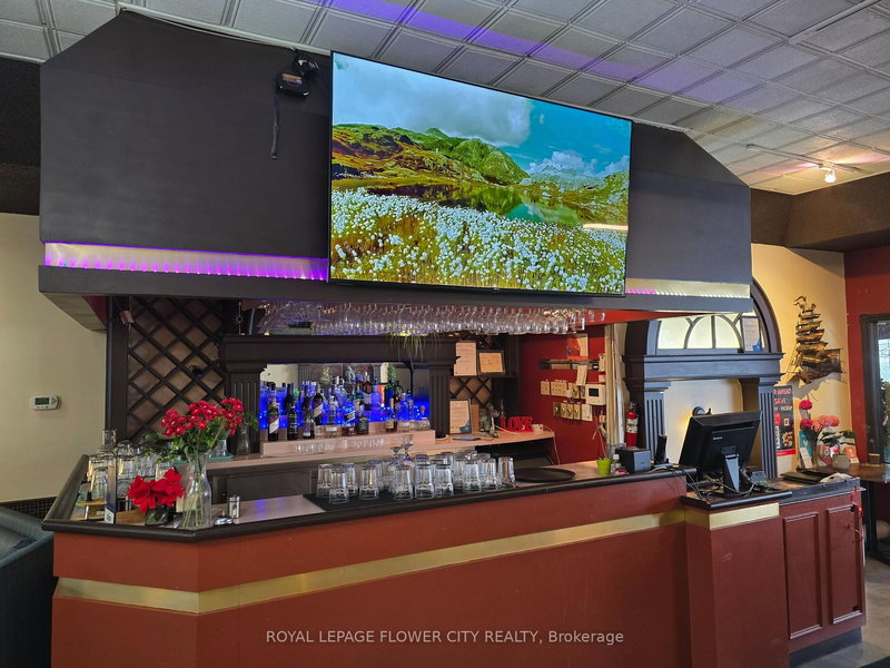 380 Lakeshore Rd, Mississauga, L5G 1H5 | Image 2