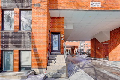Townhouse sold at 63-68 Winston Park Boulevard, Toronto, Ontario, M3K 1C3 - Downsview-Roding-CFB - MLS: W12050199