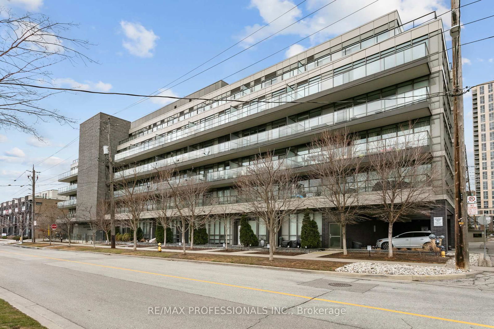 Condo sold at 303-8 Fieldway Road, Toronto, Islington-City Centre West, M8Z 0C3 - MLS: W12051099