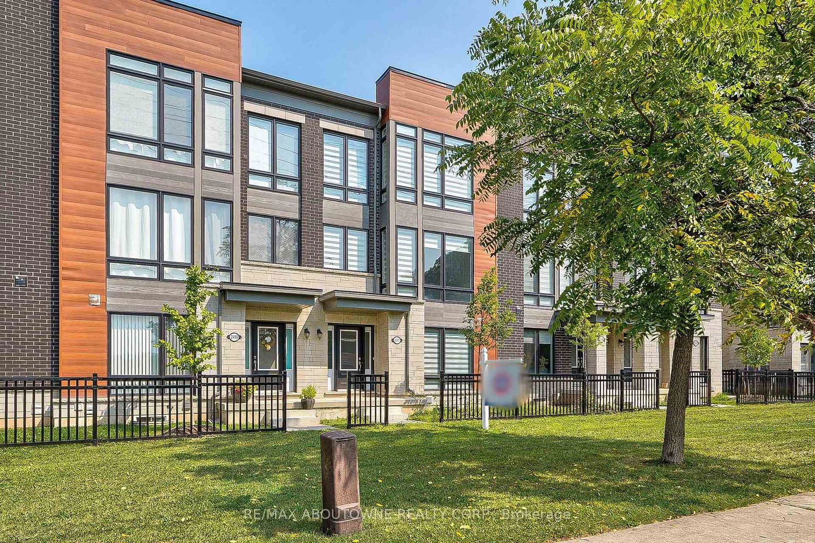 Townhouse for sale at 2501 Littlefield Crescent, Oakville, Glen Abbey, L6M 5L9 - MLS: W12051712
