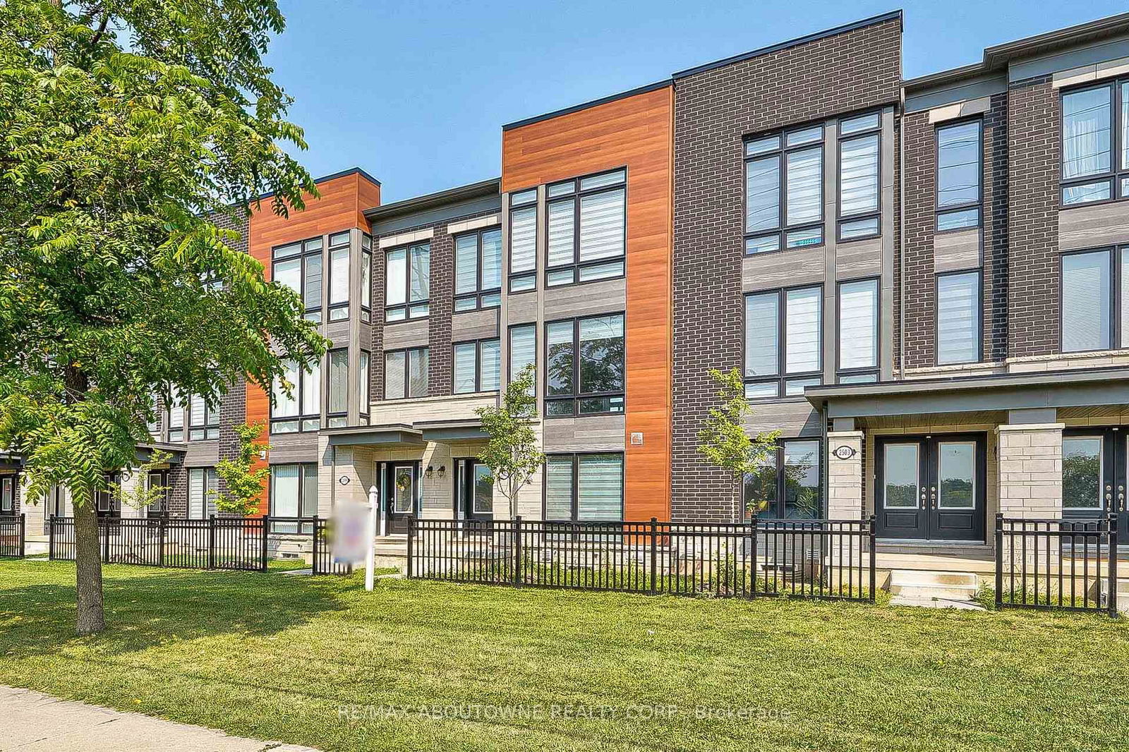 Townhouse for sale at 2501 Littlefield Crescent, Oakville, Glen Abbey, L6M 5L9 - MLS: W12051712