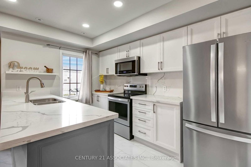 12 - 615 Shoreline Dr, Mississauga, L5B 4K4 | Image 2