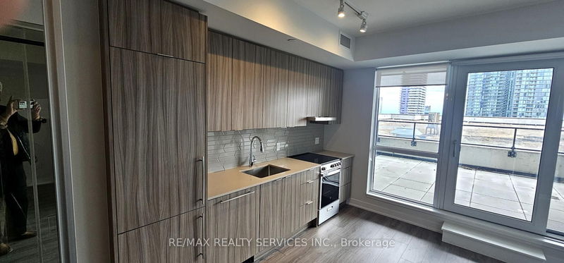 home for lease on 1004-430 Square One Drive