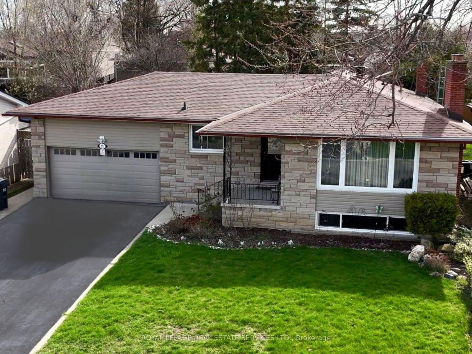 Building at 231 Elizabeth Street, Brampton, Brampton South