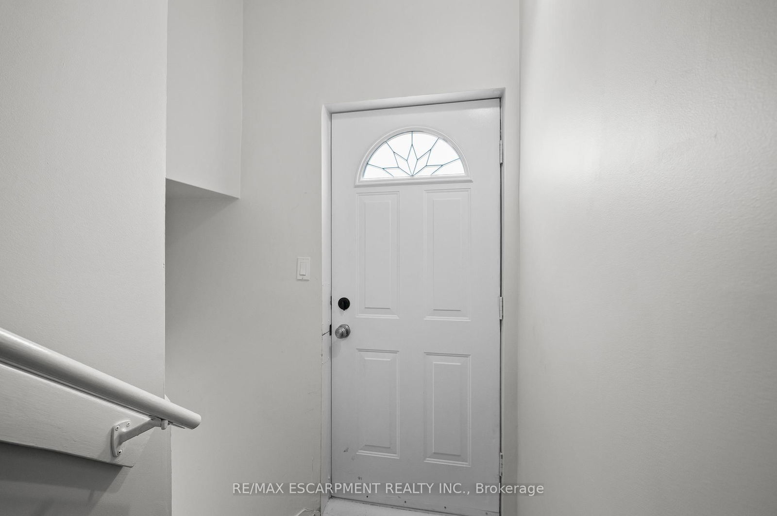 Detached House for lease at LOWER-421 SEATON Drive, Oakville, SW Southwest, L6L 3Y3 - MLS: W12053948