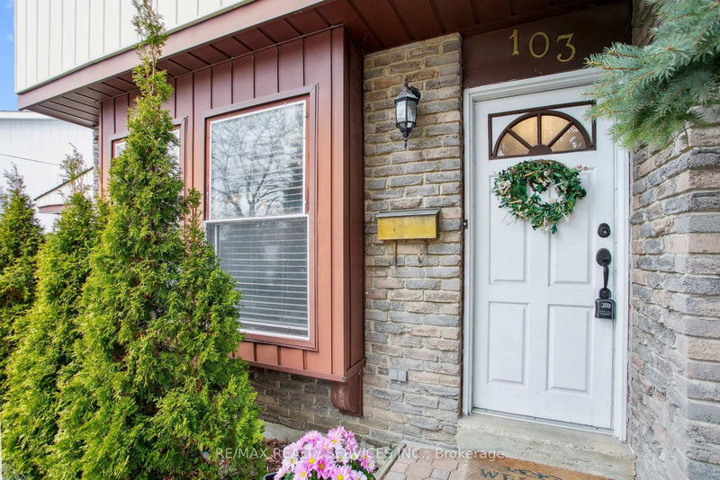 103 Nancy McCredie Dr, Brampton, L6X 2N4 | Image 2