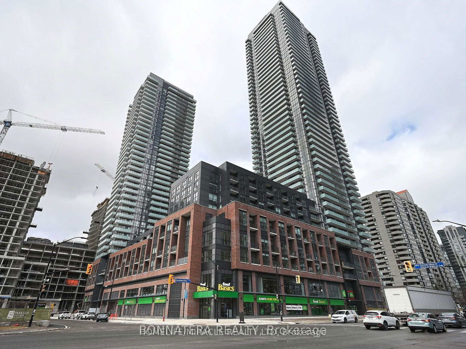Condo leased at 1210-430 Square One Drive, Mississauga, City Centre, L5B 0L6 - MLS: W12055142