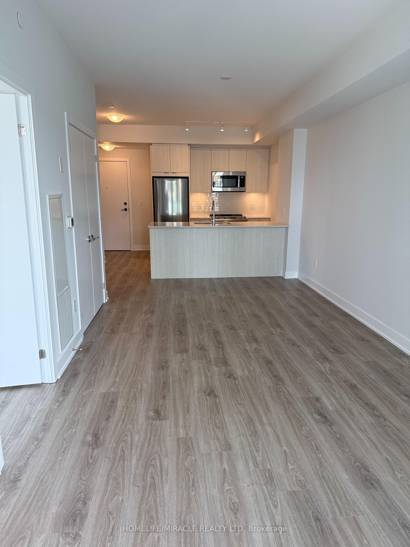 Condo leased at 1210-430 Square One Drive, Mississauga, City Centre, L5B 0L6 - MLS: W12055142