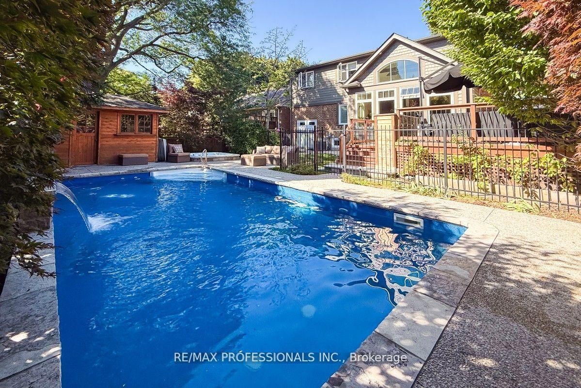 Detached House leased at 7 Elderidge Avenue, Toronto, Stonegate-Queensway, M8Y 2C4 - MLS: W12055284