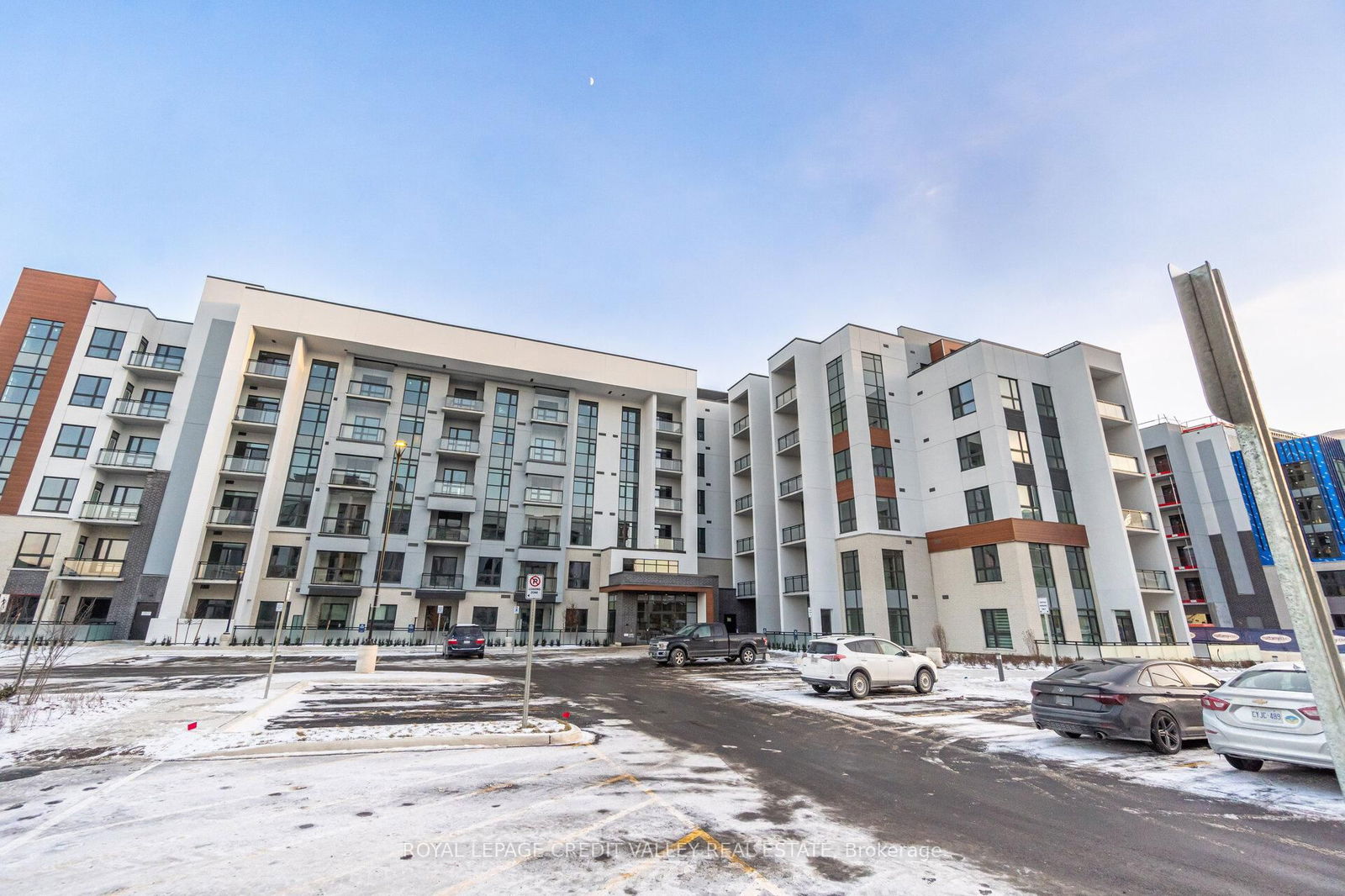 Condo sold at 520-470 Gordon Krantz Avenue, Milton, MI Rural Milton, L9E 1Z3 - MLS: W12055703