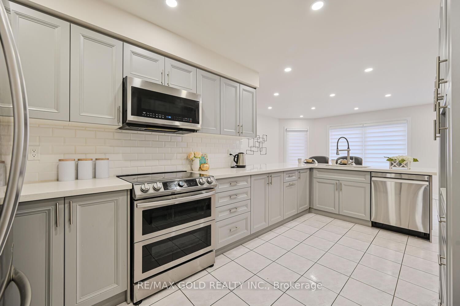 Detached House sold at 30 Black Oak Drive, Brampton, Sandringham-Wellington, L6R 1C1 - MLS: W12056509