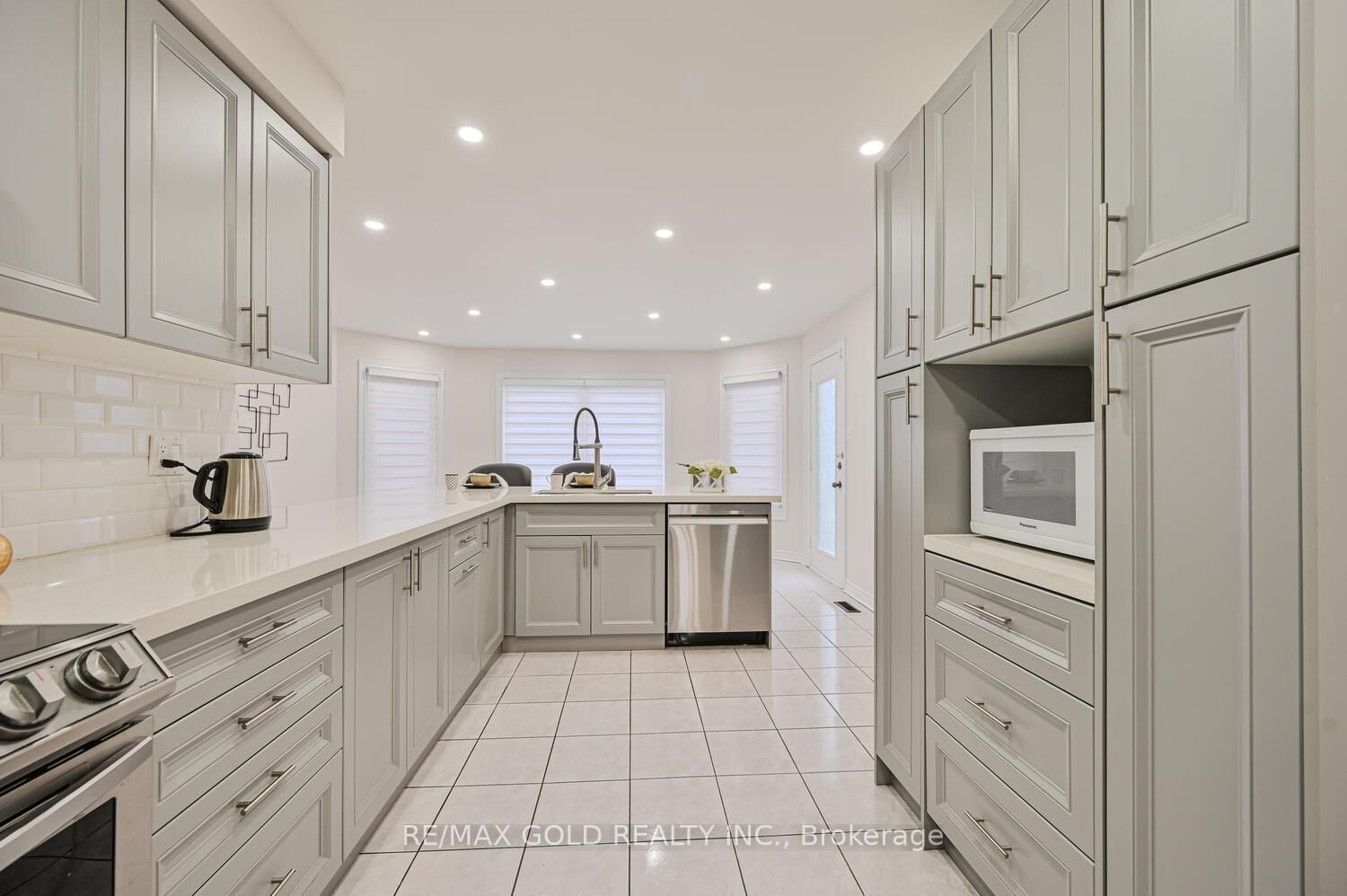 Detached House sold at 30 Black Oak Drive, Brampton, Sandringham-Wellington, L6R 1C1 - MLS: W12056509