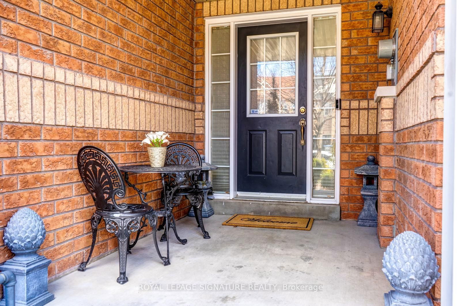 Townhouse sold at 3946 Stardust Drive, Mississauga, Churchill Meadows, L5M 8A6 - MLS: W12056618