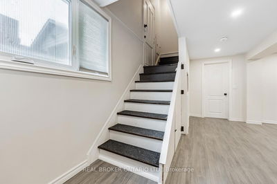 40 Brendwin Rd, Toronto - Rockcliffe-Smythe image-0-3