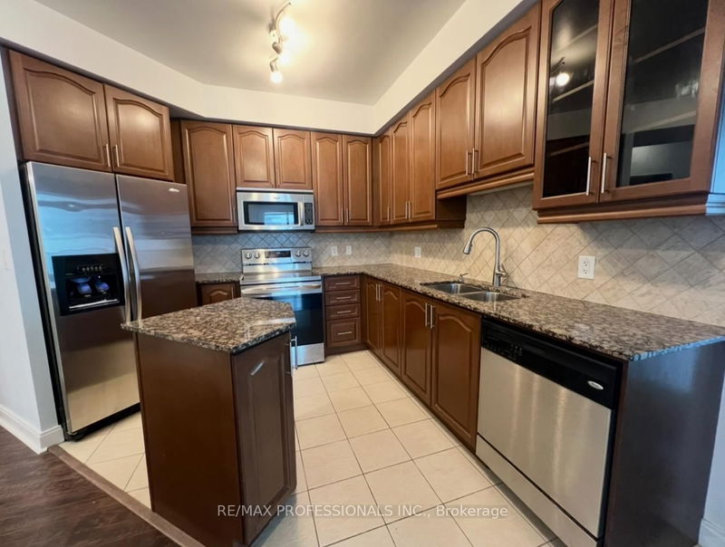 home for lease on 2806-80 Absolute Avenue