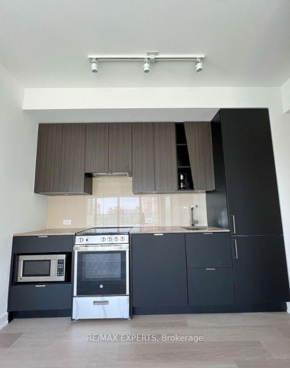 904 - 3883 Quartz Road