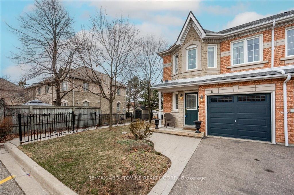 Townhouse sold at 31-455 Apache Court, Mississauga, Hurontario, L4Z 3W8 - MLS: W12058607