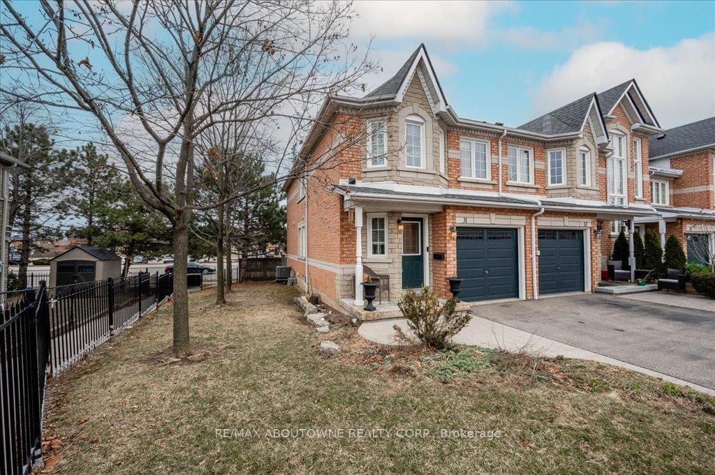 Townhouse sold at 31-455 Apache Court, Mississauga, Hurontario, L4Z 3W8 - MLS: W12058607