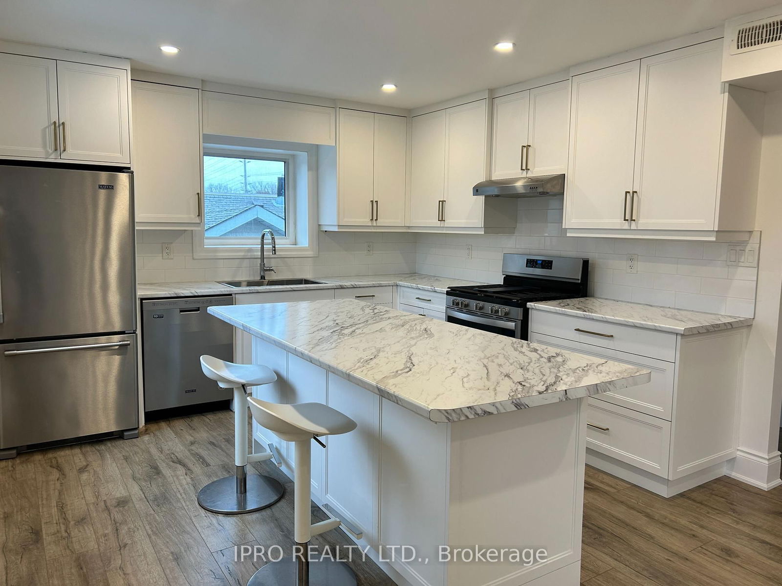 Detached House leased at 2-1661 Lakeshore Road, Mississauga, Clarkson, L5J 1J4 - MLS: W12058664