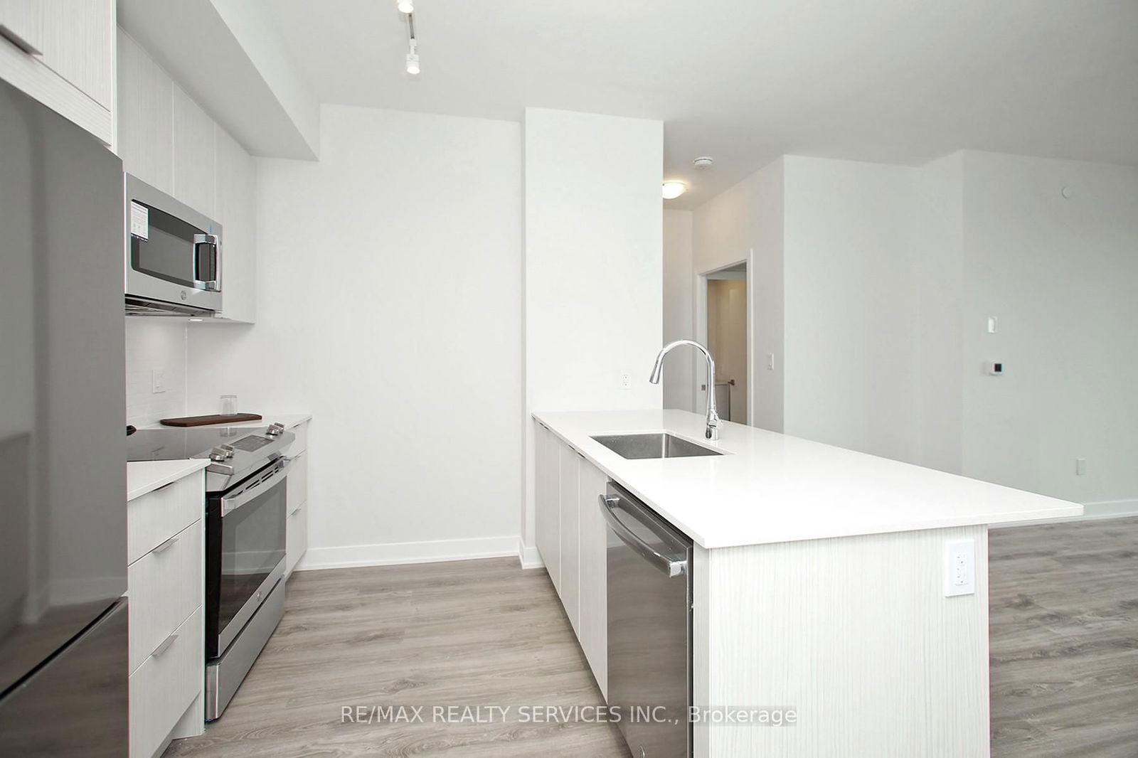 Condo leased at 617-430 Square One Drive, Mississauga, City Centre, L5B 3Y1 - MLS: W12059002