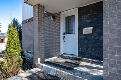18 Hasting Sq, Brampton - Central Park image-0-4