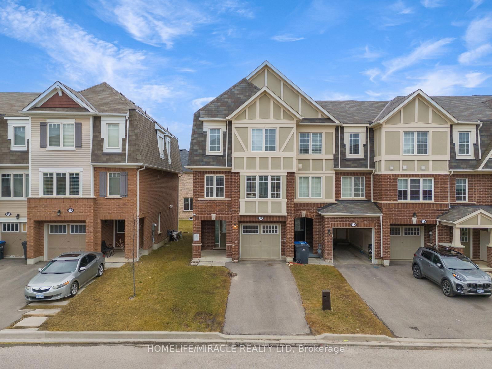 Townhouse sold at 19 Stewardship Road, Brampton, Northwest Brampton, L7A 4W5 - MLS: W12059218