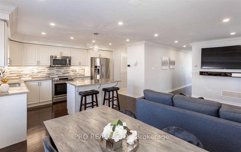 62 Quillberry Clse, Brampton, L7A 4N8 | Image 3