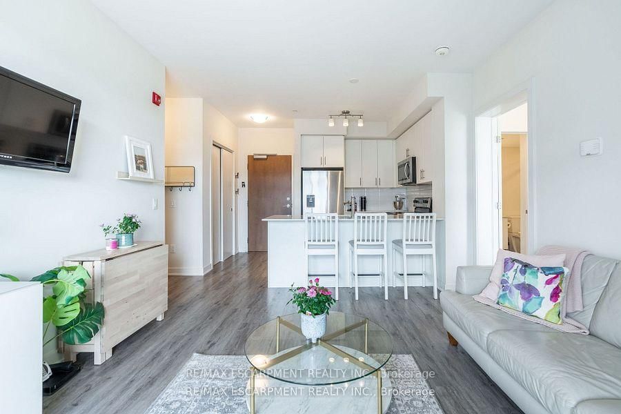Condo sold at 512-340 Plains Road, Burlington, LaSalle, L7T 0C2 - MLS: W12059892