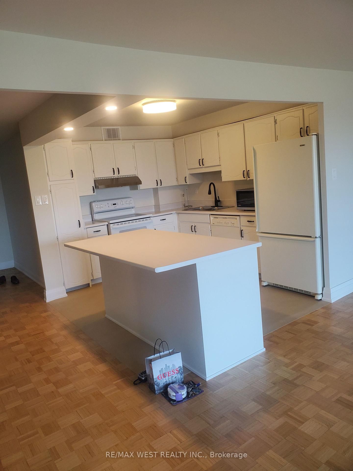 Condo for lease at 614-1400 Dixie Road, Mississauga, Lakeview, L5E 3E1 - MLS: W12060647