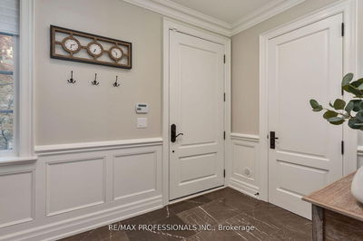 1212 Royal York Rd, Toronto - Edenbridge-Humber Valley image-0-2