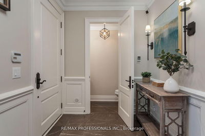 1212 Royal York Rd, Toronto - Edenbridge-Humber Valley image-0-3