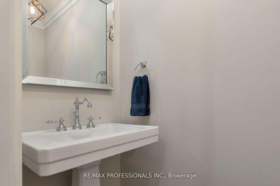 1212 Royal York Rd, Toronto - Edenbridge-Humber Valley image-0-4