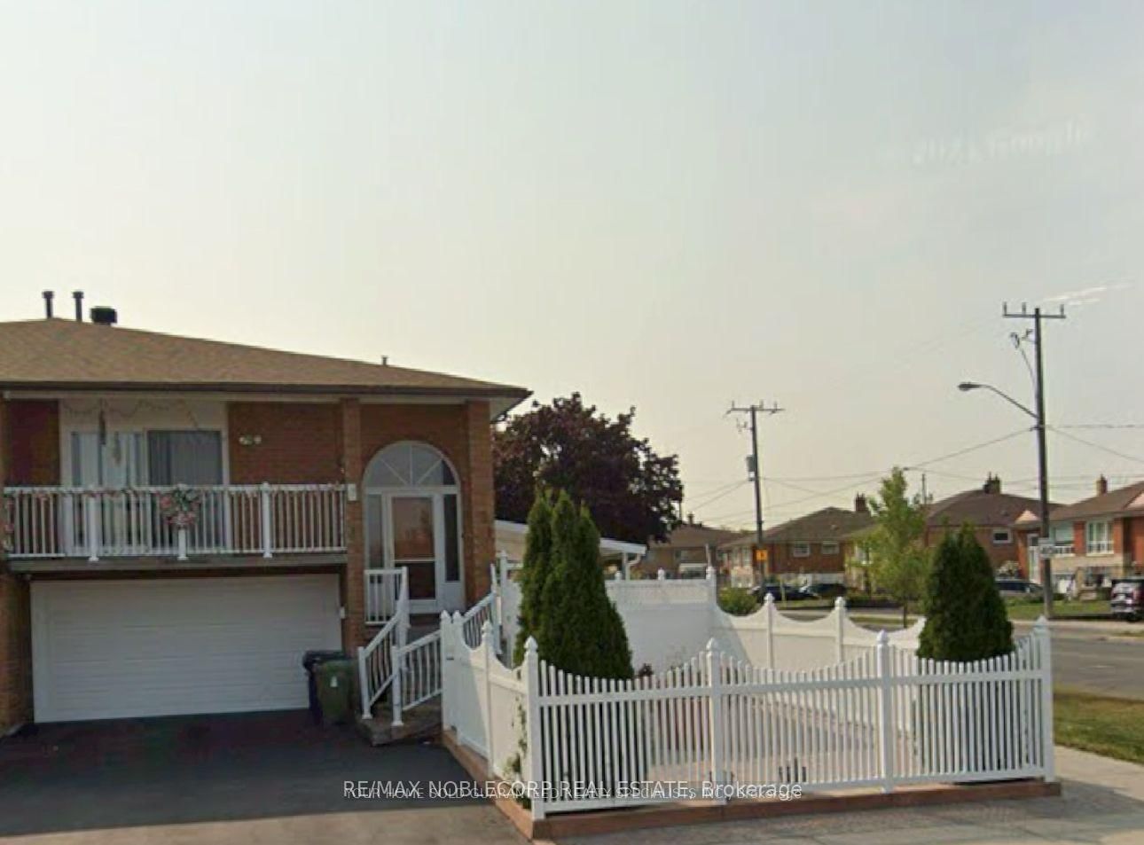 Detached House for lease at 2 Clubhouse Court, Toronto, Glenfield-Jane Heights, M3L 2K5 - MLS: W12060793