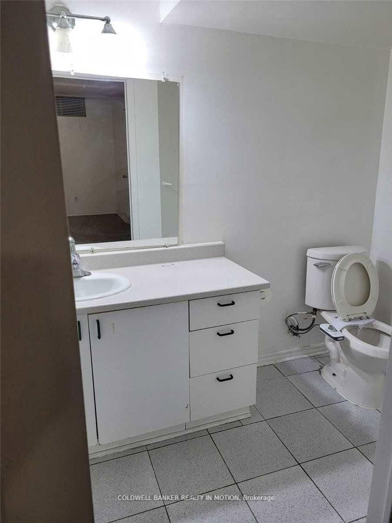 13 Pennsylvania Ave, Brampton, L6Y 4N8 | Image 2