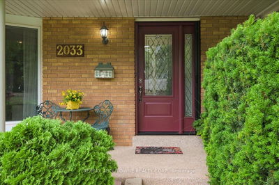 2033 Saxon Rd, Oakville - West image-0-2