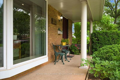 2033 Saxon Rd, Oakville - West image-0-4